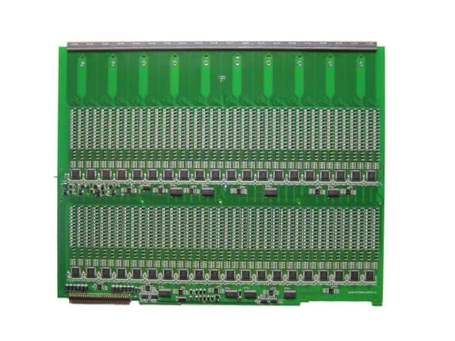 Connector backplane — Backplane carrying a dual-row high-density connector array