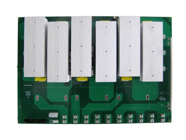 Power board with heatsinks — Six-capacitor power stage with extruded heatsinks